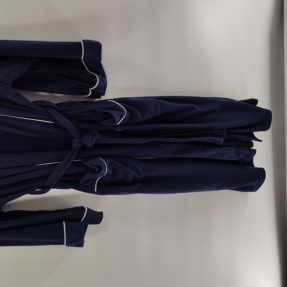 IZOD Sleepwear Robe Size One Size Navy With White Trim Front Pockets Unisex - Picture 3 of 5
